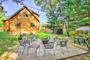 Warrens Cabin with Fire Pit and Resort Amenities!